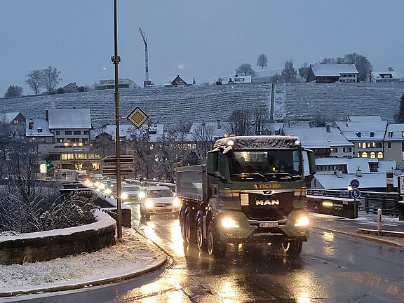 20221216_Rheinbruecke-Verkehr-1_Eglisau.jpg  